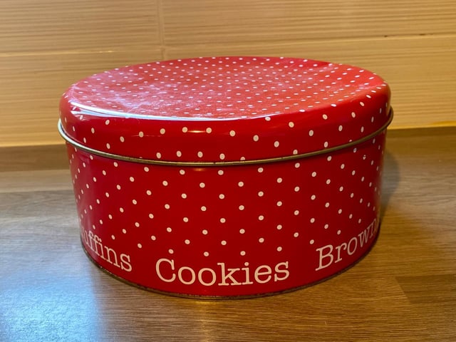 Another less common pick from this season, Paul Hun-tin-gton comes in in the form of a cookie tin to partner his younger teammate.