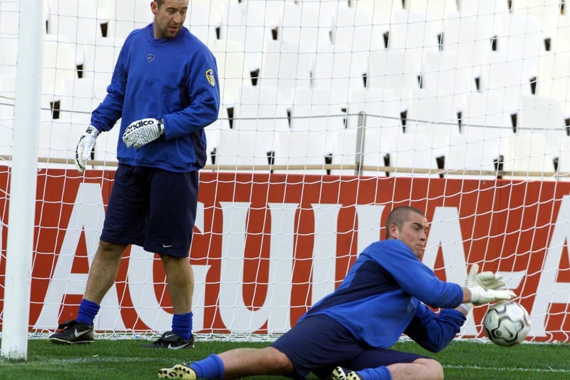 Nigel Martin watches Paul Robinson during training ahead of the Champions League semi final second leg clash against Valencia in Spain in May 2001.