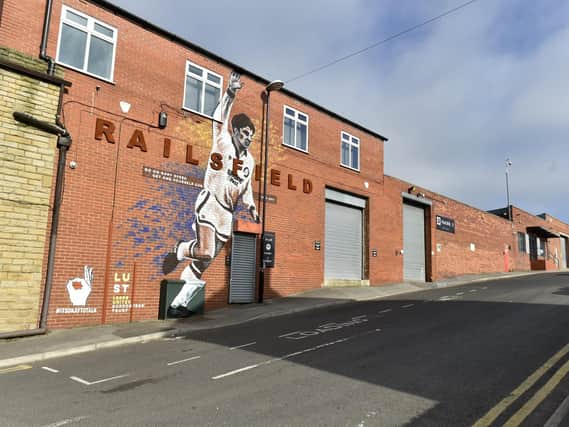 The latest Leeds United mural dedicated to Gary Speed was unveiled officially on Sunday.