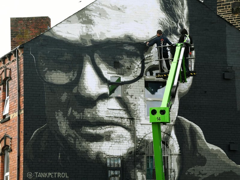 Street artist Irek Jasutowicz painted this tribute to Marcelo Bielsa in Hyde Park.