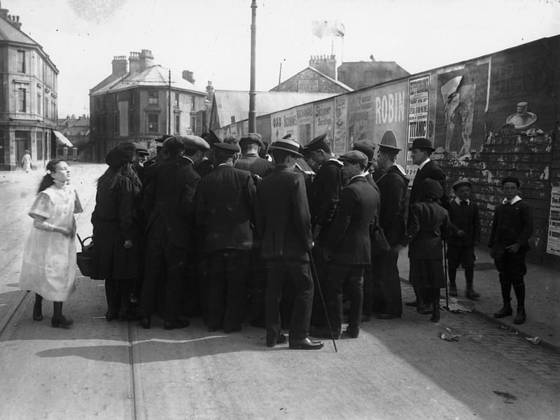 A crowd gathered in Devon around a survivor in 1912 to hear his account.
The interior of the ship was inspired by the interior of the Ritz hotel in London.