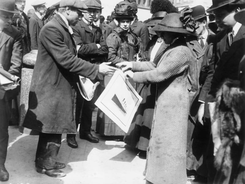 A woman buys a souvenir print of the Titanic after it sank.
Almost 100 tonnes of ash from the burning coal were ejected into the sea every 24 hours.