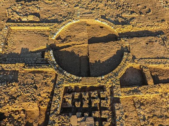 A large complex of buildings have been revealed, including a circular central room with a number of other rooms and a bath-house leading from it.