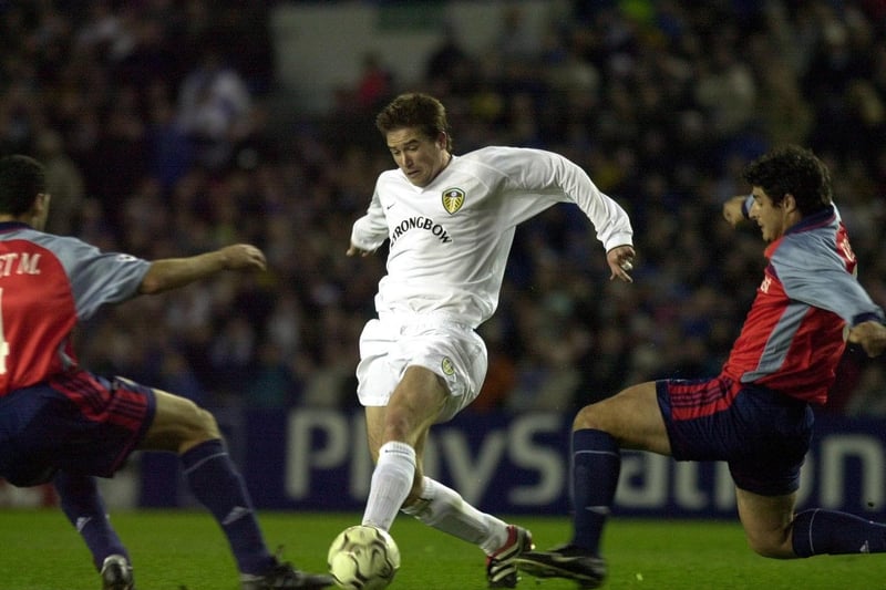 Harry Kewell goes past Nourredine Naybet and Cesar.