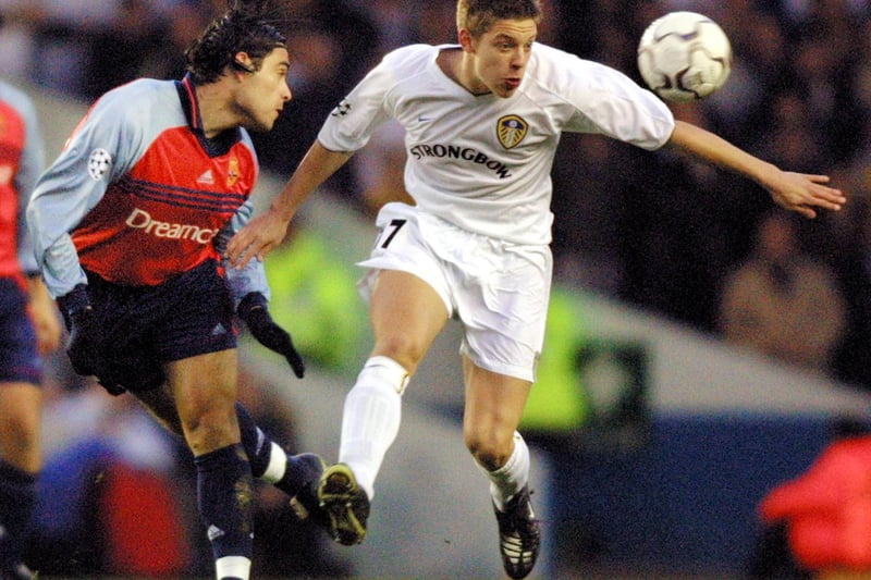 Alan Smith competes for the ball with Deportivo's Pedro Duscher.
