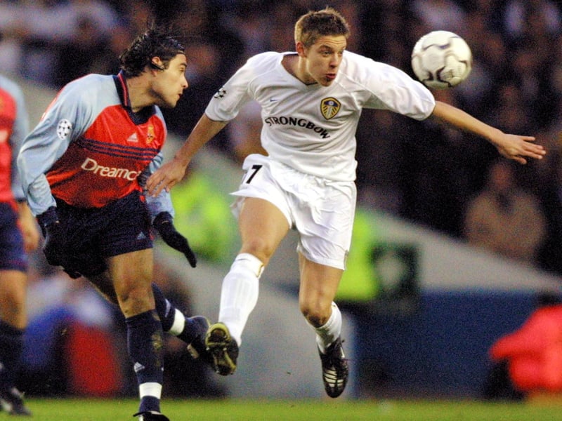 Alan Smith competes for the ball with Deportivo's Pedro Duscher.