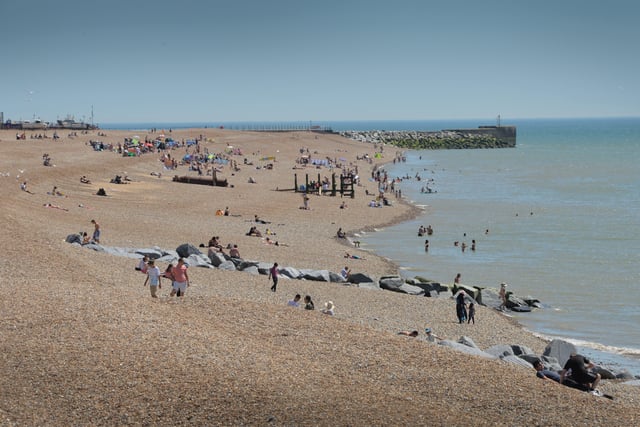 Hastings seafront during the heatwave on 25/6/20 SUS-200625-145234001