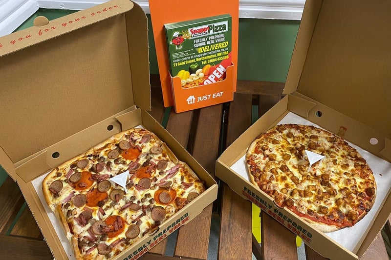 Snappy Tomato Pizza, based in Gold Street in Northampton, offers their famous 'Chicago' style square pan pizzas and New York style thin base pizzas. They offer both delivery and collection.