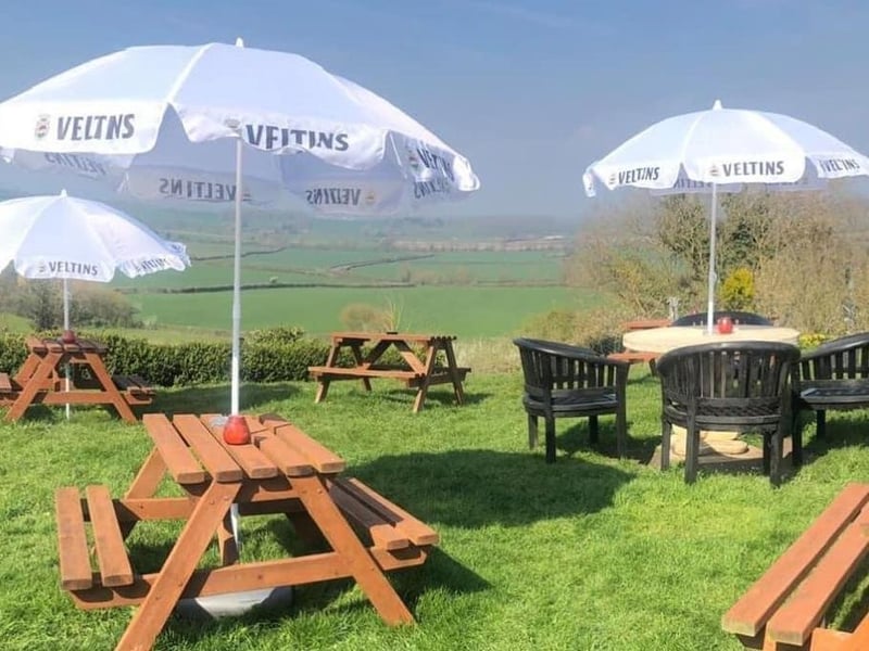 Website: http://www.thewhitehartufton.co.uk/
Tel: 01926 612976