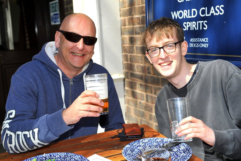 Pub goers in Horsham enjoy the afternoon sun on Saturday. Pic S Robards SR2104171 SUS-210417-173236001