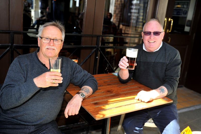 Pub goers in Horsham enjoy the afternoon sun on Saturday. Pic S Robards SR2104171 SUS-210417-173247001