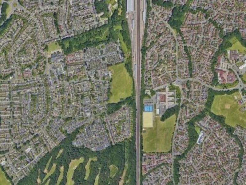 Median house price - £325,000