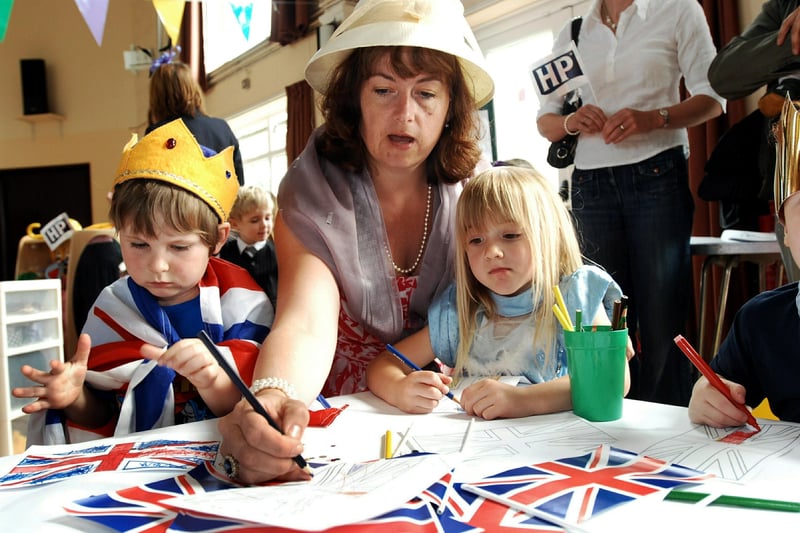 Co-owner Helen Baxter with children from Walberton Pre-School preparing the festive bunting. Picture: Bill Shimmin C110683-2
