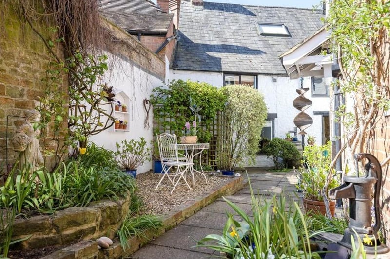 The garden at The Old Wheatsheaf home in Adderbury (Image from Rightmove)