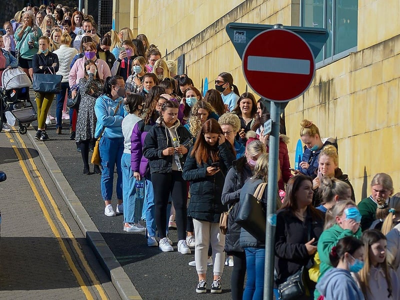 Hundreds of shoppers queue outside Primark on Friday morning as non-essential retails outlets reopen. Photo: George Sweeney / Derry Journal.  DER2117GS – 016