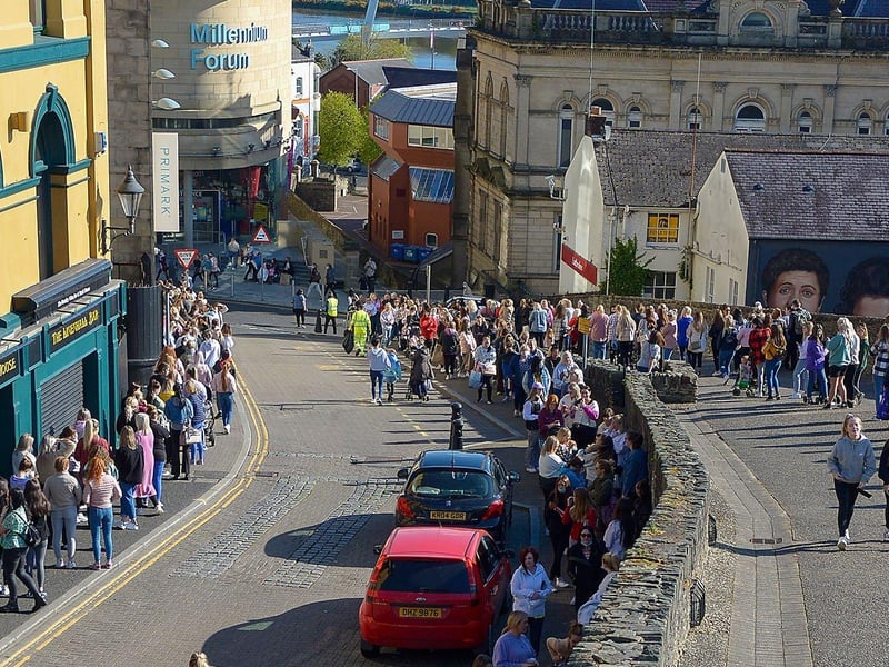 Hundreds of shoppers queue outside Primark on Friday morning as non-essential retails outlets reopen. Photo: George Sweeney / Derry Journal. DER2117GS – 013