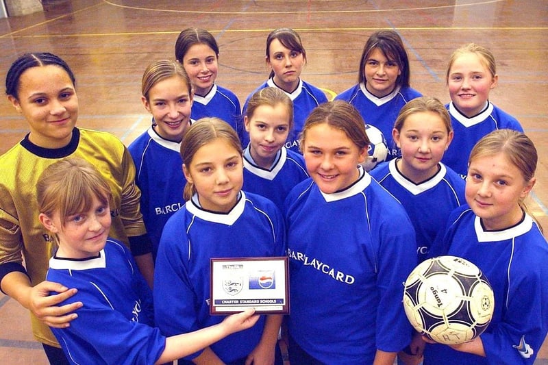 A girls' team picture from 2003.