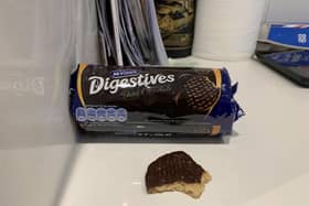 To keep your chocolate biscuits fresh... just add wall.