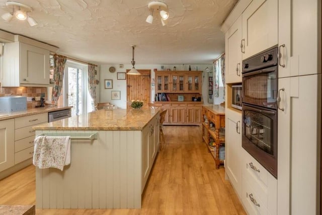 This home has a large kitchen diner, perfect for entertaining dinner guests.