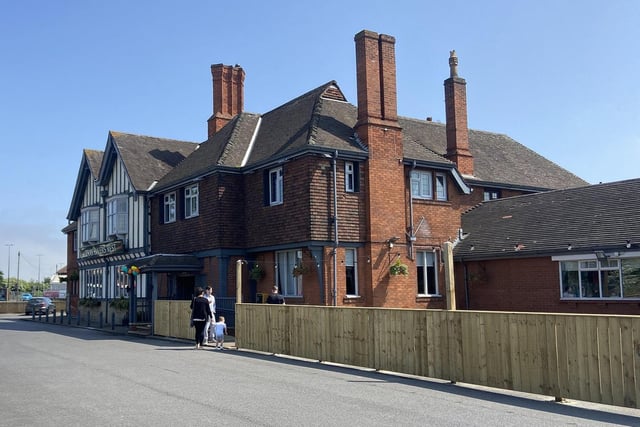 The Travellers Rest is a traditional British pub serving grills, comfort food and live sport. Not to mention, it has an extensive beer garden out the back.