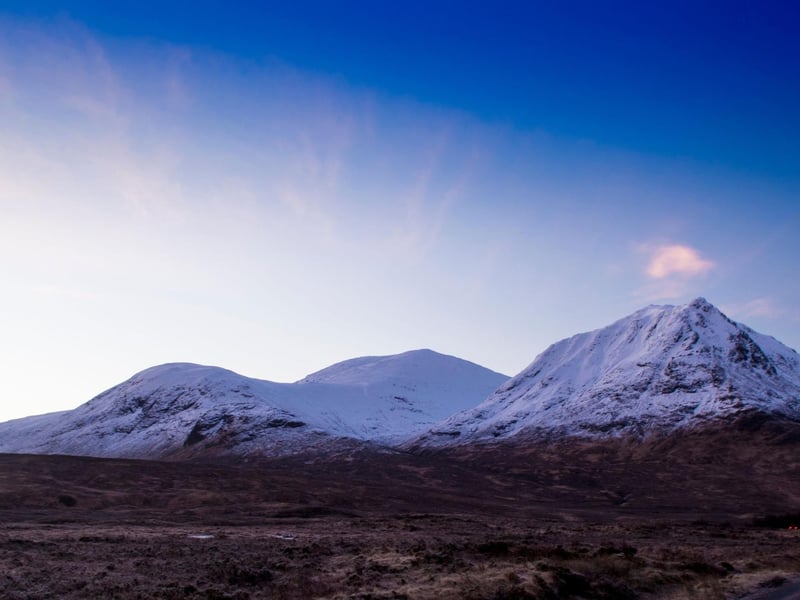 Nestled in a corner of the Cairngorms National Park, a walk up Meall a’ Bhuachaille also takes in beautiful Loch Morlich and the turquoise waters of the Green Lochan.