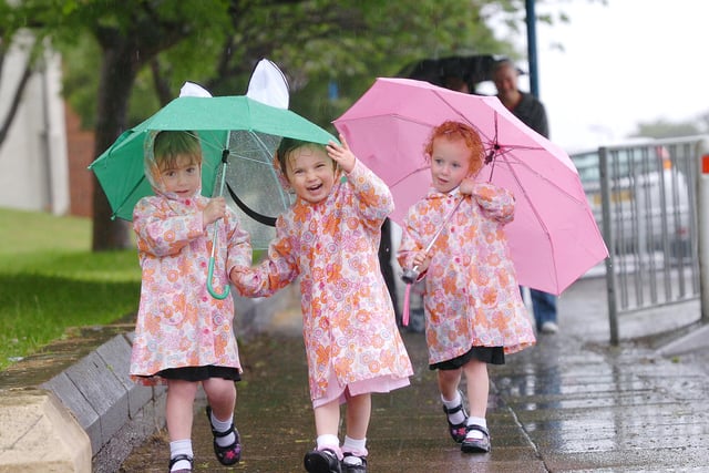 What a lovely Dyke House photo from 2007 but who are the children having fun in the rain?