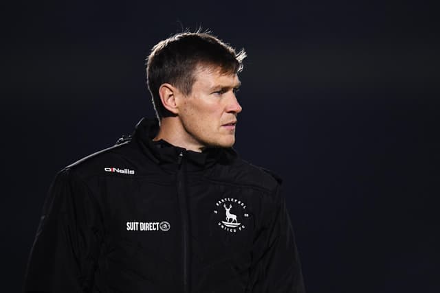 Legende von Hartlepool United trifft Dave Challinor in Stockport County ...