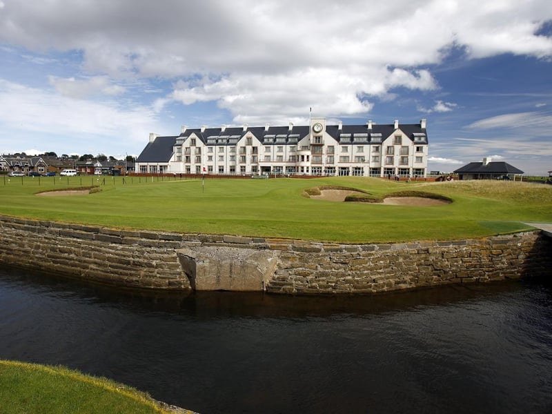 The Carnoustie Golf Hotel is situated right on the edge of the famous links course of the same name that has hosted the Open Golf Championship on eight occasions, most recently in 2018. There is also a heated indoor pool, a sauna, a steam room, a gym and a nearby sandy beach.
