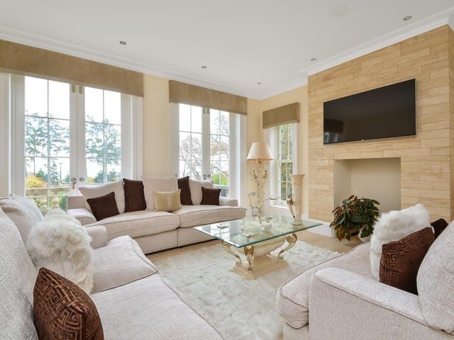 The house comes with 7,111 Sq Ft of Living Space according to estate agents.