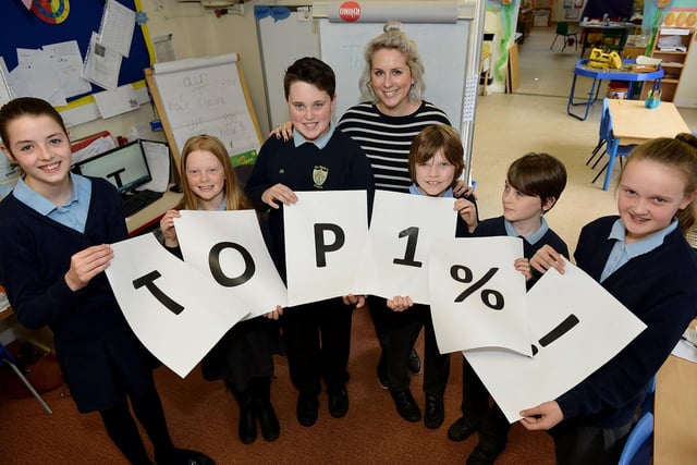 St Peters Primary School teacher Zoe Thompson in 2017 with pupils (left to right) Trudy Holmes, Isabel Ward, Joseph Gill, Lucas Hennells-Barber, Logan Johnston and Sadie Hancock.