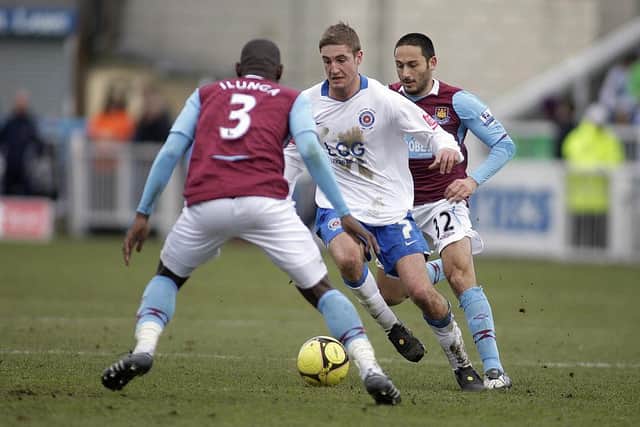 Gary Liddle (C) of Hartlepool vies with David Di Michele (R) and Herita Ilunga (L) of West Ham during an FA Cup, 4th round, football match between Hartlepool United and West Ham United at Victoria Park, Hartlepool, England, on January 24, 2009 (GRAHAM STUART/AFP via Getty Images)