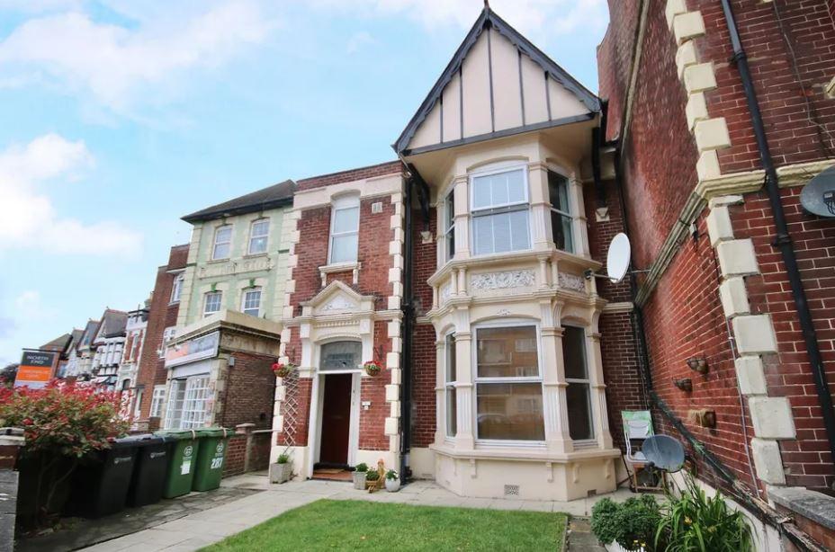 London Road, North End - studio - £82,000