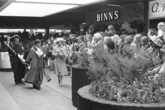 Her Majesty the Queen pictured passing Binns during a royal walkabout in the town centre back in 1977.