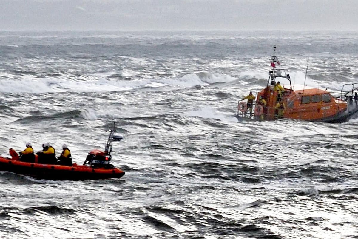 Rettungsboote aus Hartlepool während des Sturms „Austen“ im Einsatz