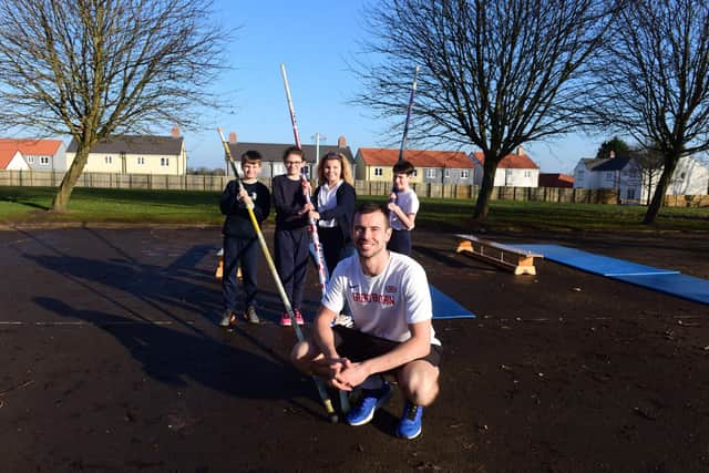 GB pole vaulter Charlie Myers putting Class 4 pupils (left to right)  Will Howell, Olivia Brown, Amelie Westmoreland and Jacob Knight.