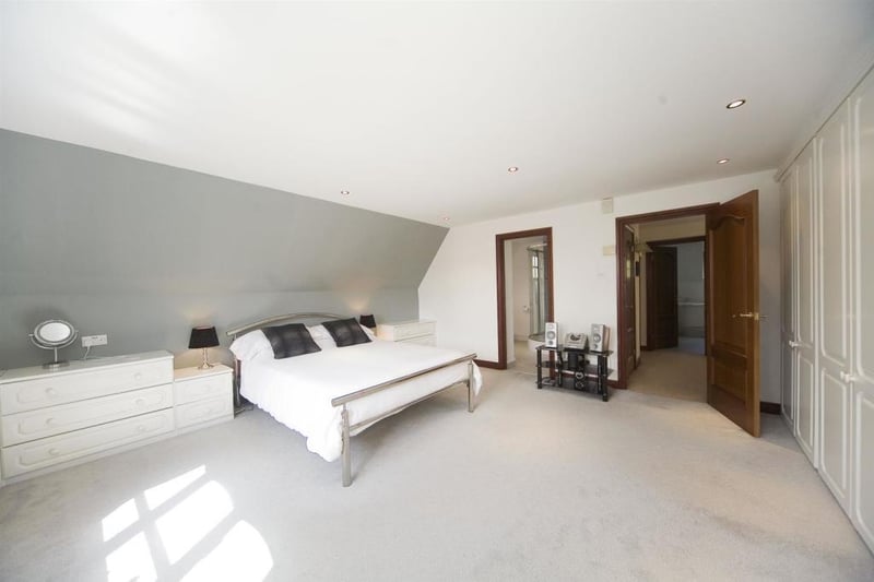 The master bedroom boasts an en suite shower room and extensive wall to wall fitted wardrobes.
