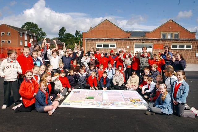 Look at the support for the 2006 St Aidan's Primary School Walk To School event. Who do you recognise?