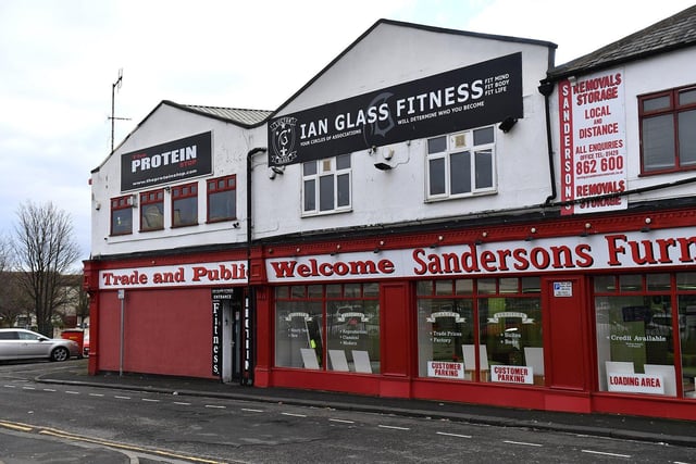 Ian Glass Fitness has a 5 star rating and 61 reviews. One customer said: "One of the best gyms I have been in for atmosphere."