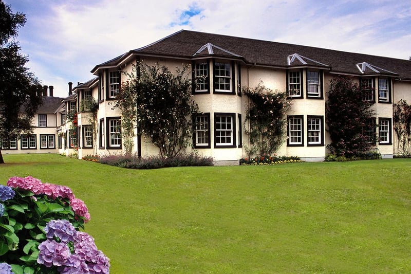 Located in the Fife town of Kinross, the Green Hotel offers guests rounds on its two golf courses and is easily accessible from the nearby M90 motorway.