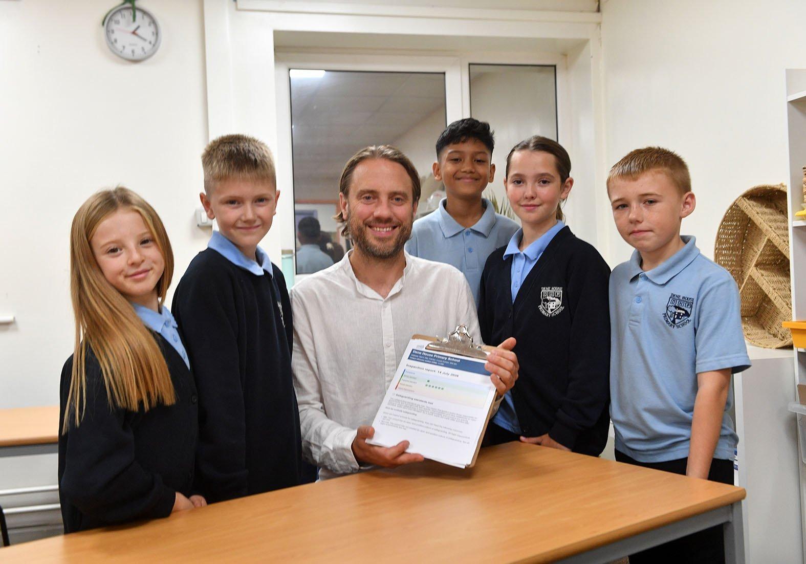 Laut Ofsted-Inspektoren entwickeln sich die Schüler der Peterlee-Schule ...