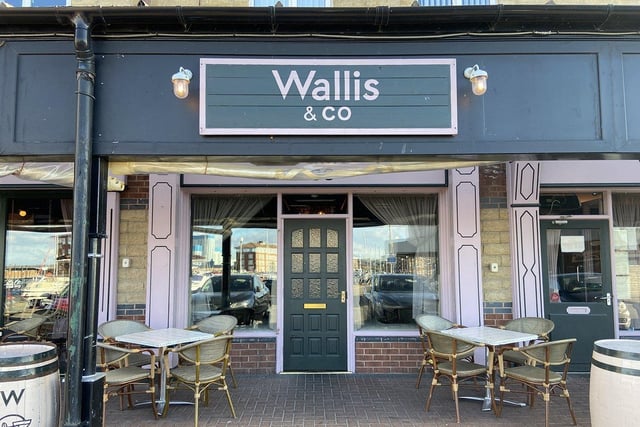 Popular for its cocktails and outdoor seting, Wallis & Co has a separate plant-based menu offering three starters and four main courses.