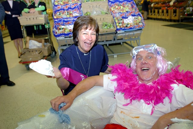 Back to 2007 when Asda held a charity bath of gunge day. Were you there? And did you know that there is a Bathtub Party Day in the USA on December 5?
