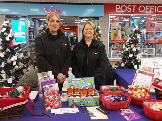 Julie and Jude from Alice House Hospice patrons EDF Energy volunteering on the Trees of Remembrance Stall in Middleton Grange Shopping Centre