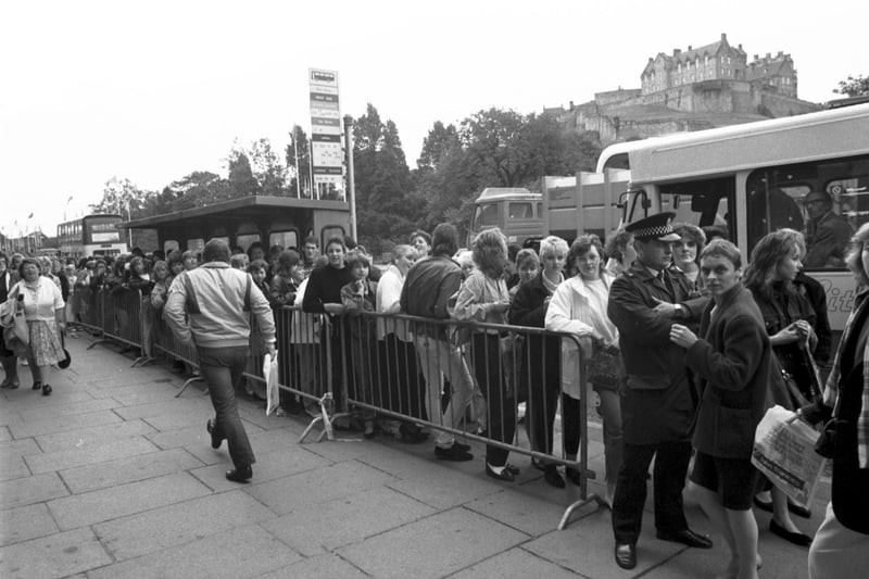 Teenagers queue up outside the HMV shop in Princes Street Edinburgh where Scottish band Wet Wet Wet were signing records in September 1987.