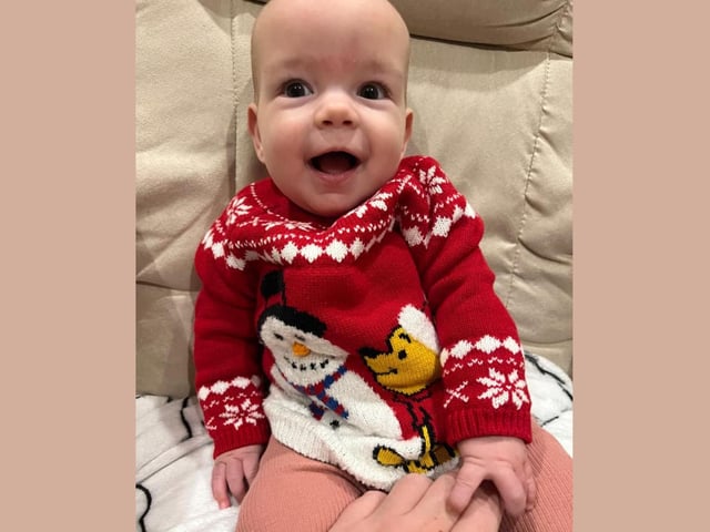 Amelia looks snug as a bug in her festive knit.