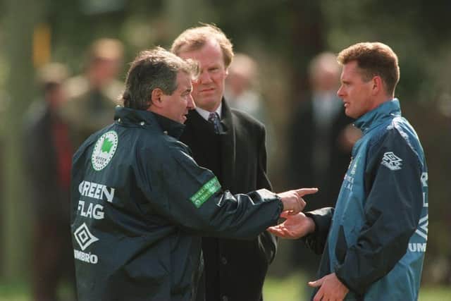 25 MAR 1995:  TERRY VENABLES, ENGLAND MANAGER, TALKS WITH PAUL GASCOIGNE OF ENGLAND DURING THE ENGLAND TRAINING SESSION AT BISHAM ABBEY PRIOR TO THE ENGLAND V URAGUAY INTERNATIONAL FRIENDLY. Mandatory Credit: Gary M. Prior/ALLSPORT