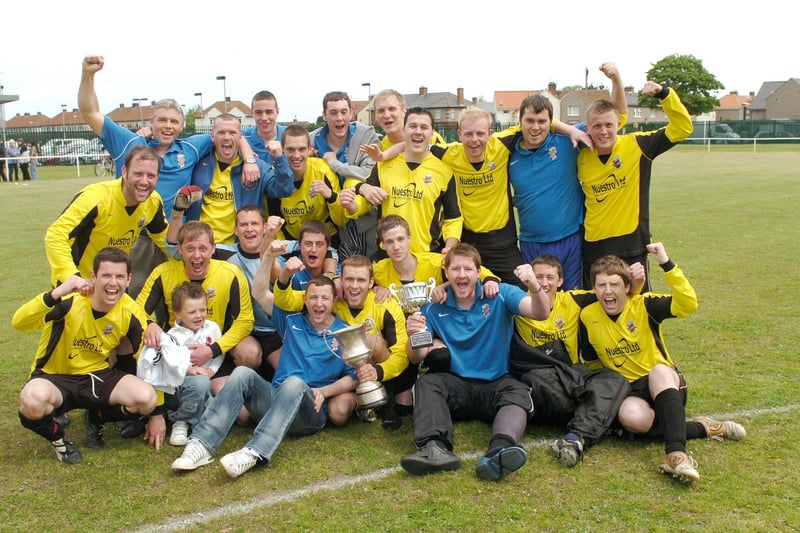 They Workies enjoy a cup final victory in 2009.