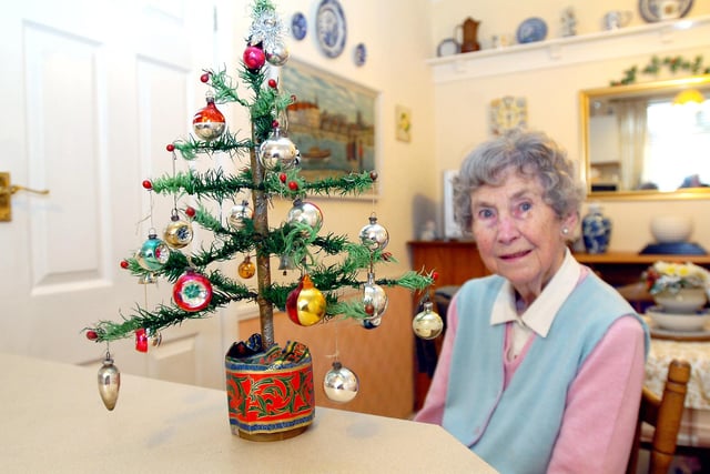 Stella Heron poses with her 64-year-old Savoy Hotel Christmas tree in 2007.