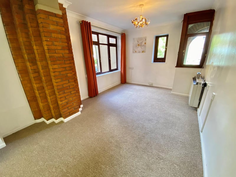 This one bedroom flat in Simpson Road is on sale for £67,000.