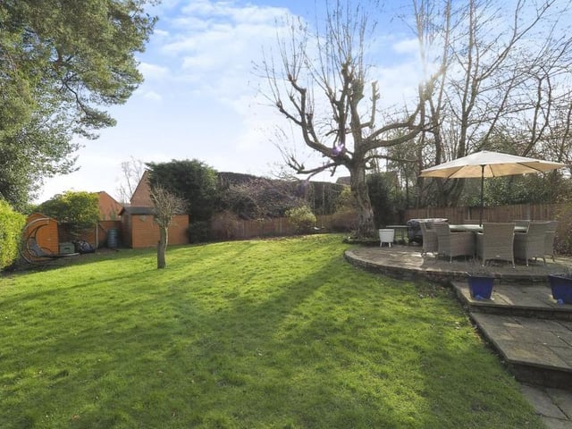 This second shot of the back garden, with its large lawn, makes you yearn for the return of summer.